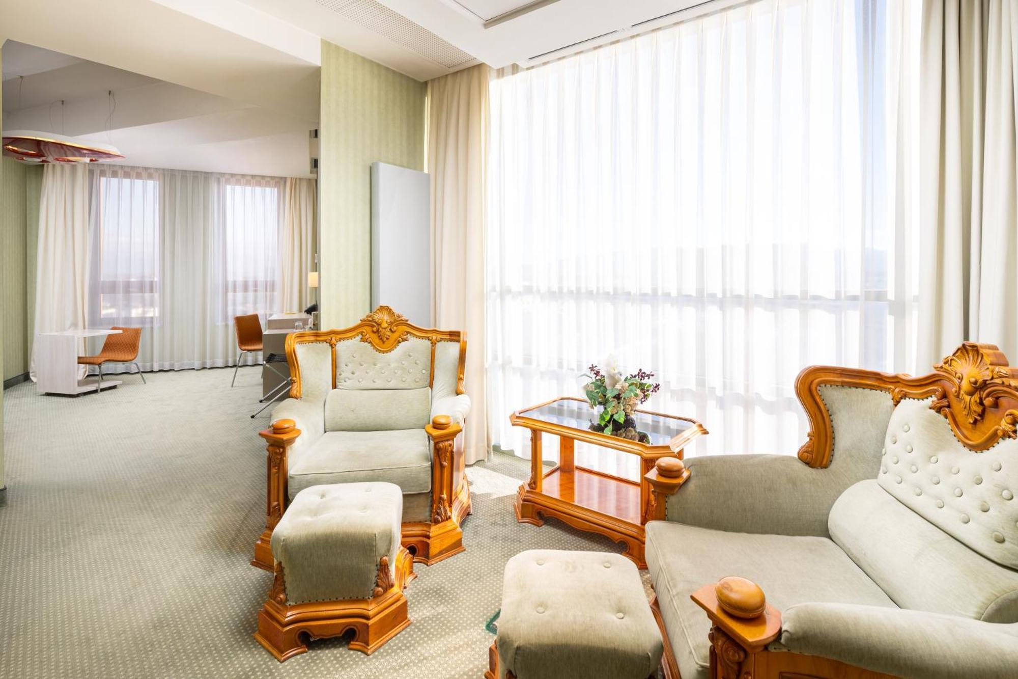 Hotel Golden Tulip Ana Tower 시비우 외부 사진