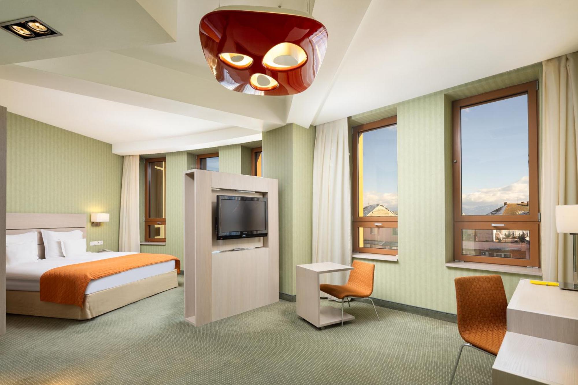 Hotel Golden Tulip Ana Tower 시비우 외부 사진